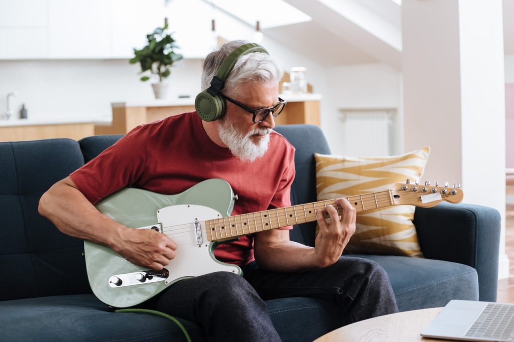 Como aprender tocar violão em qualquer idade?