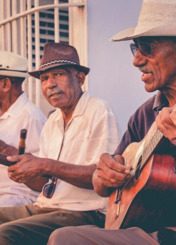 tocar violão junto